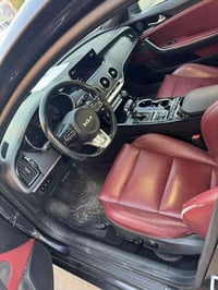 ✨ للبيع — كيا ستنجر 2022 ✨ سيارة فخمة، نادرة، وطيارة بالطريق!  • المود...