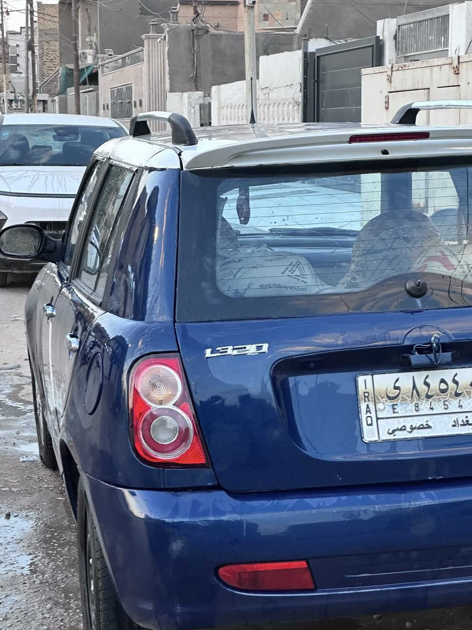 ليفان مستر بن ٣٢٠ موديل ٢٠١٣ رقم بغداد الماني شرط التحويل السياره جان بيها خياسات بالدوس سويتهن وجانت جارده وصبغتها حزام بدون ضربه وصورها قبل الصبغ موجودة كير ومحرك وكلج ياباني وحداديه جديده نقصها فقط كمبريسر تبريد كهربائيات كلها شغاله ماشيه ١١٥ شاشه اندرويد سعرها ٢٨ وبي مجال جدا بسيط للاستفسار ***********
