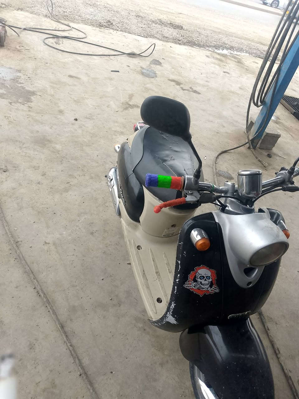 سلام علیكم دراجه عبدالحلیم نثیه نضیفه تایرات جدید كابریتر جدید بریك امامي وخلفي جدید كهربایات كلهن شغال دراجه جاهزه سلف هندر تشتغل بیهه فقط صوت اكسل خفیف سعره300وبیهه مجال للبیع ومراوسه ویا ماكس الي عنده مراوسه یدزلي ع خاص***********
