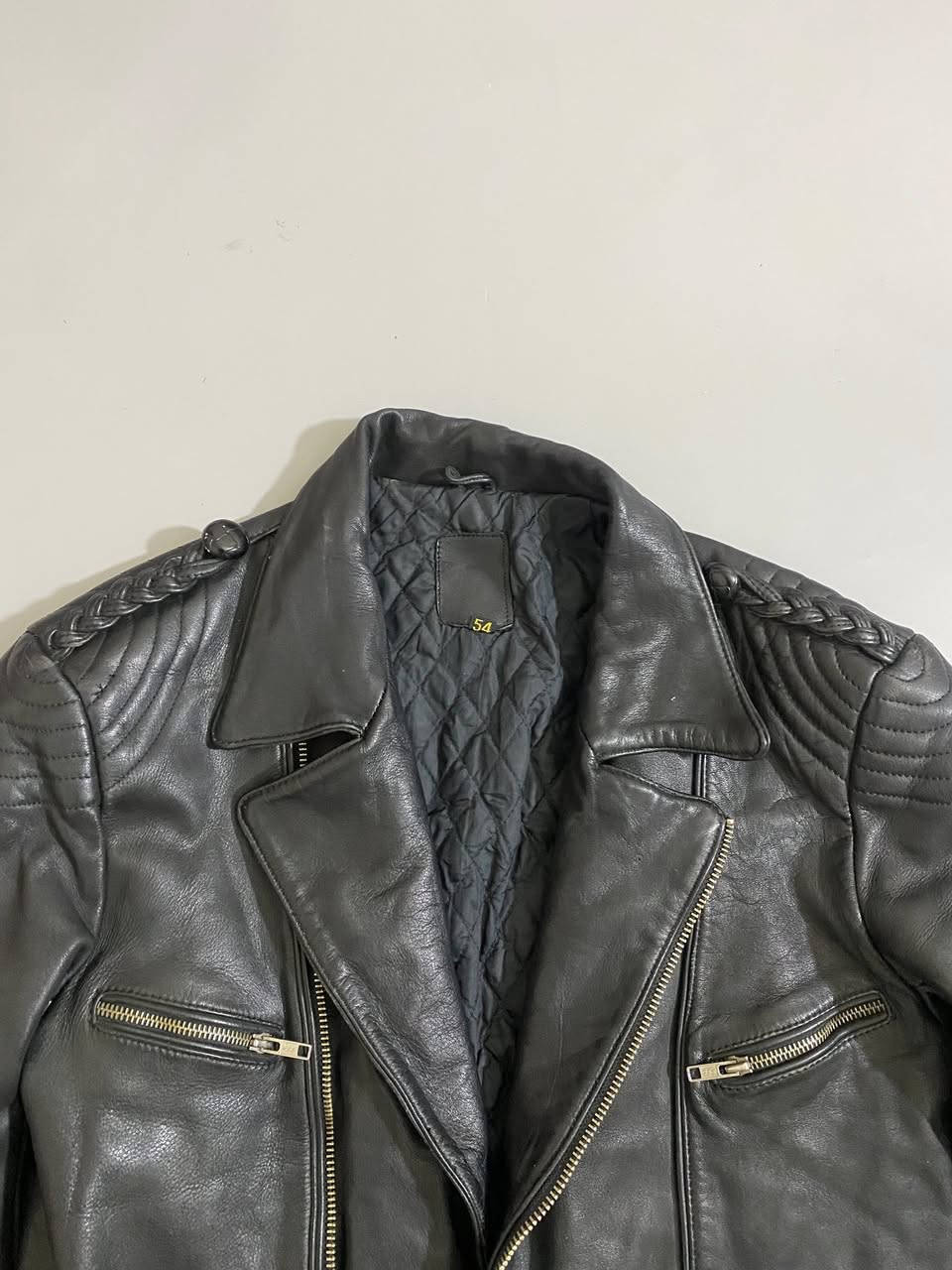 هارلي جلد طبيعي تلبس وزن 70_60 وزن ثقيل يوجد توصيل


**إذا كنت صاحب هذا الإعلان وتريد حذفه لأي سبب، رجاءا أرسل رسالة إلى الدعم الفني**