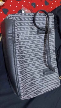 جنط • ملابس • أحذية