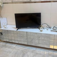 ميز شاشة • طاولة تلفزيون