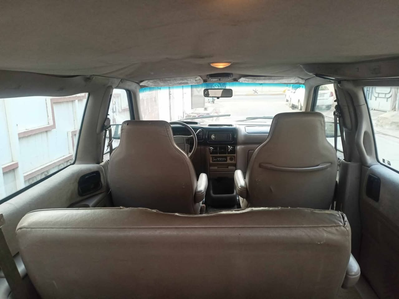 من رخصة ادمن دوج كلايزر موديل 1994 رقم كركوك مشروع وطني  شرط التحويل بيه بطاقه بانزين محرك كالوبر بلاد لا صرف لا بخار كير كهربائي تبريد بس كمبريسر كهربائيات كله شغاله سعره 38 و بيه مجال للشراي للبيع او مراوسه حسب القناعه خاص موجود و الرقم ***********
