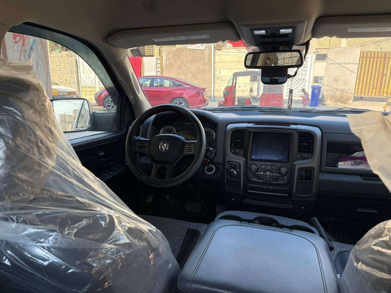 السلام عليكم دوج رام موديل 2020"حدثها مرفق بل منشور السياره جاهزه و خير من الله  السياره جاهزه و جديده رقم بغداد بسمي تحويل ثاني يوم 
تخم تاير جبلي ويل مكسيكي شركت رام كير ماوس شاشه كامره 
مكان السياره بغداد رقم الهاتف ***********
