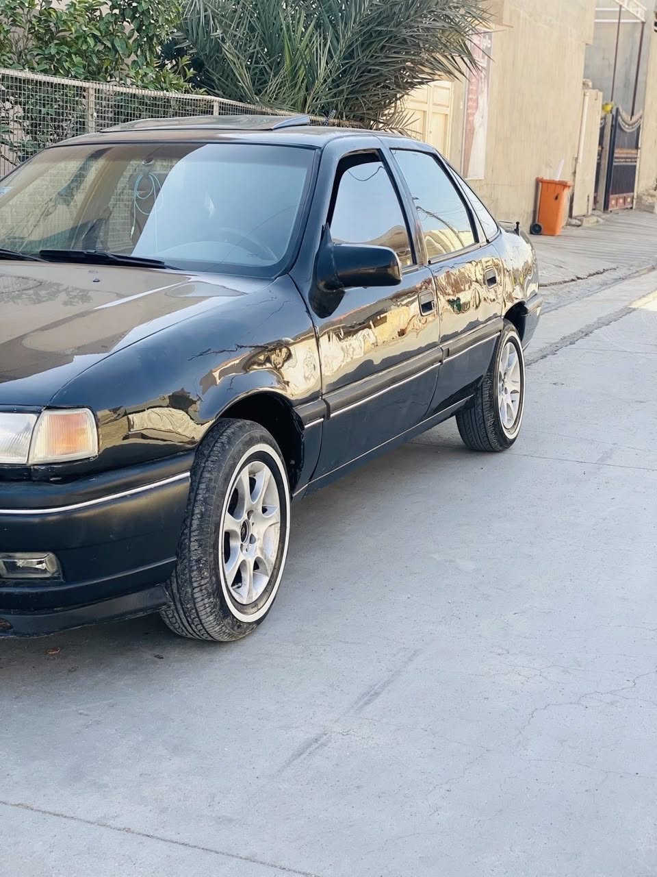 السلام عليكم
 للبيع اوبل موديل 1990 
محرك 16قايش عريض 
السيارة بدون ضرر تصفيه ومصبوغ عام 
مكان السيارة كركوك
شرط تحويل
السعر:34وبي مجال لشراي
ر.م: ***********
