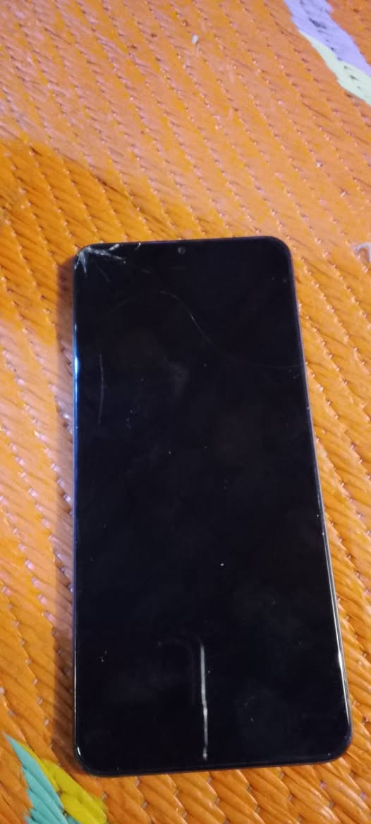 السلام عليكم
سعر 70الف بيه مجال بسيط 
ذاكرة ٦٤ 
مكان بغداد الجديدة 
رقم ***********
