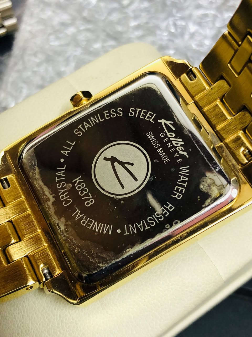 ساعة كولبر جنيف ( KOLBER ) 
سويسري اصلي  طلاء ذهب      
جام زفير / مينه مميزة   
 لوك غير مستعملة  
مع العلبه الاصلية       
للاتصال ***********
