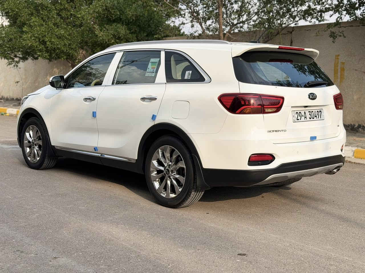 السلام عليكم كيا سورنتو موديل 2019 خليجي كفاله عدا البارد الي واضح بالسونار المرفق بالصور 
محرك 6 سلندر ماشيه 97 الف كم سيارة ع الشركة مكينه كير حداديه تخم تاير شرط الفحص 
7راكب 3قطع تبريد كشن جلد 
ويل كروم زنون جنطه كهرباء باقط المواصفات المعروفه السعر 238 بيهة مجال بسيط جدا جدا مكاني واسط قضاء الحي 
***********
***********
