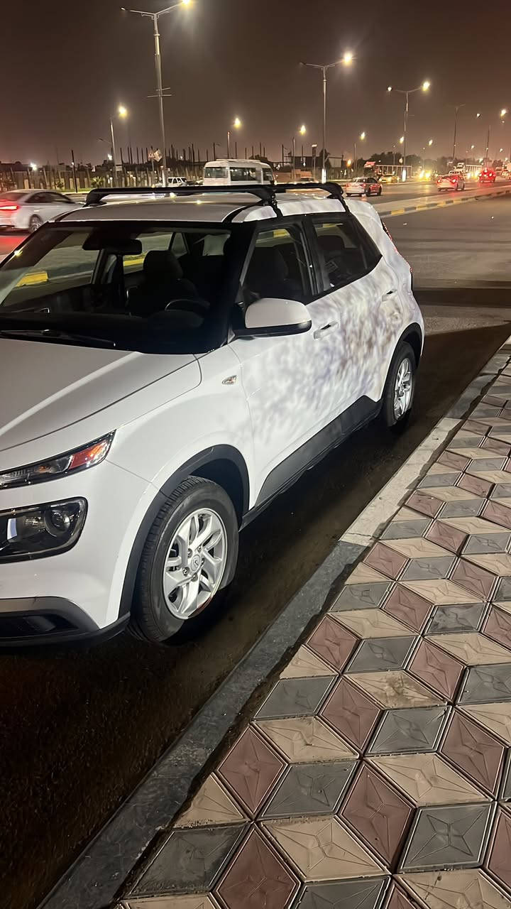 سلام عليكم البيع هونداي فينيو موديل 2022سعره120$ السيارة بسمي صور الحادث على الوتساب حادثة خلفي ***********
