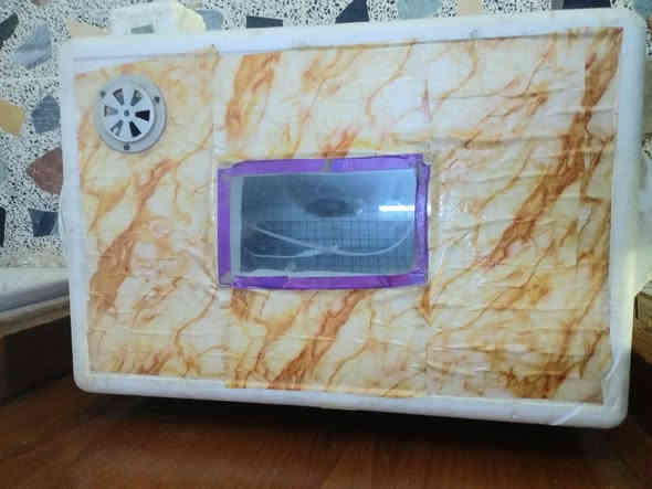 مفقسه بيض مستعمله قليلاً تاخذ  100بيضه ***********
