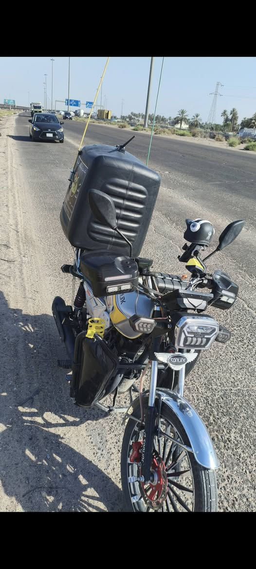 سلام عليكم دراجه نوع SOnLink للبيع 
محرك 200سيسي 
ضاغطه وزنجيل CBF 
موديل 2025 
امانت الله دراجه حلوه ونضيفه بس اتوازيز على فلوس 
فول 2 سويجات دهنهة امزويل وحتى اخبطلهة بانزين محسن وعادي الله شاهد اخذتهة زيرو على ايدي 
فدراليات خلفيه+ لدات اماميه زنون امريكي الاصلي+ استاند مبايل+4 اشاير اماميه 
+ سماعه بلوتوث حجم كبير+صندوك كبير بلاستك للدلفري  تخم تايرات جديده مال الشركه  
أوراق سكنر 
السعر 950 بيه مجال حك الجيه 
بغداد ناحية الرشيد 
***********
***********
