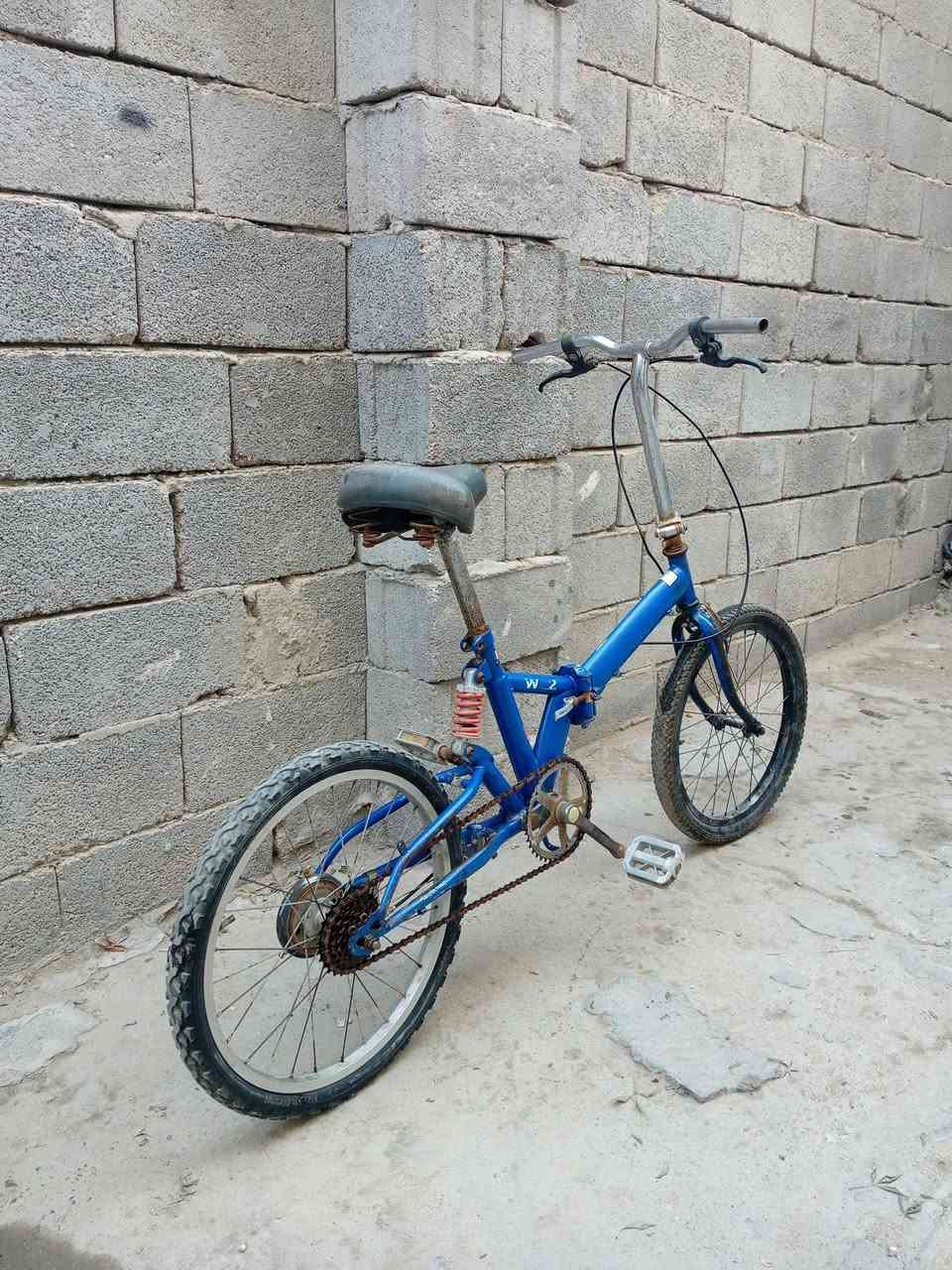 .
بايسكل ((حجم 20))  أمريكي ابو الطبگه كامل لا مصبوغ ولا هاي بلادي تايرات جدد البايسكل مال استعراض حلو وسريع ..السعر 60 بي مجال بسيط مكاني البصرة كرمه علي رقمي ***********
