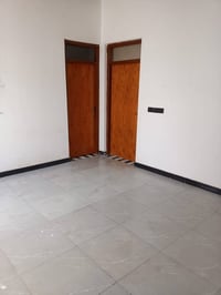 ١٠٠م • بناء طابوق • غرفه وصاله