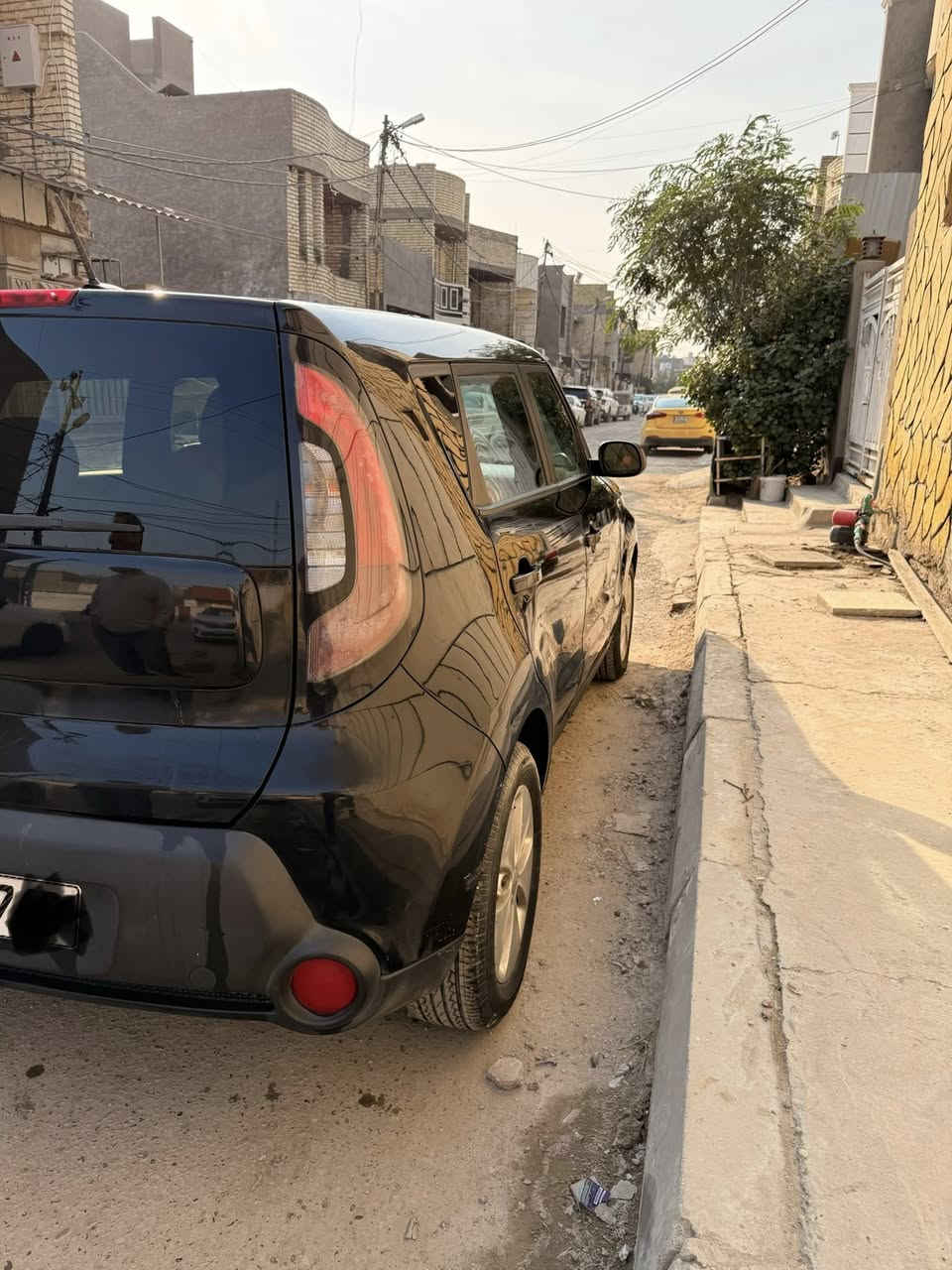 للبيع كيا صول
سيارة كلش نظيفة 
موديل 15
وارد امريكا
 محرك 1600 
بحالة ممتازة 
كير محرك تبريد صدر كله جيد جدا 
ماشية 77
شاشة وكاميرا بلادية 
كل كهربائيات سيارة شغالة 
بدون حادث  كلين
كلها على وضع شركة 
هنا بالعراق صار صبغ 2 قطع على اثر شخوط و طخات خفيفه 
وعدي صور قبل الصبغ 
وعدي سونار 
ايرباك سليم 
تخم تاير جديد  
رقم بغداد جديد بأسمي
سعرها 114وبي مجال
مكاني بغداد دورة 
***********
