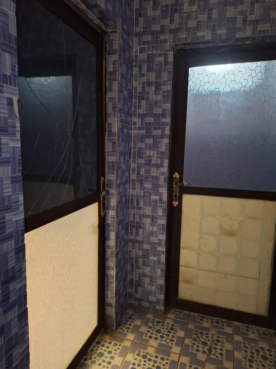 ​🏡 دار سكني مميز للبيع في أبي غرق 🏡
الموقع: بابل - ناحية أبي غرق / منطقة البو جعلول.

المساحة: 200 متر مربع. طابو زراعي وبيه مجال

​📌 تفاصيل وتصميم الدار:

​الغرف: يحتوي على غرفتي نوم (غرفة في الطابق الأول + غرفة في الطابق الثاني).

​الصالات: صالة داخلية واسعة + استقبال ضيوف.

​المرافق: مطبخ متكامل + مجمع صحيات (داخلي وخارجي).

​الملحقات الخارجية: حديقة منزلية + كراج سيارة واسع.

​📞 للمعلومات والاستفسار:

​للراغبين بالشراء أو لمزيد من التفاصيل، يرجى:

​مراسلة الصفحة الشخصية مباشرة.

​أو الاتصال على الرقم التالي: ***********
