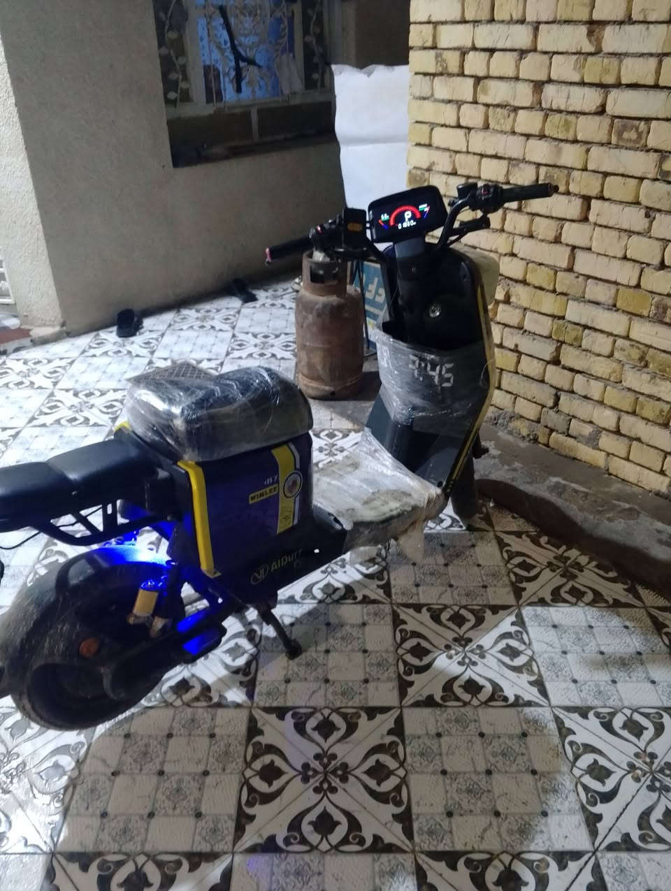 سلام عليكم دراجة شحن للبيع كاملة كولشي نضافة فول جديدة لايتات هورن اشاير نشرات بكلايت كولشي تشغيل عن بعد بصمة تشغيل كارت قفل عن بعد السرعة من 80 إلى 90 السعر 425 المكان البصرة قضاء المدينة للأسفسار أو الاتصال على الرقم ***********
