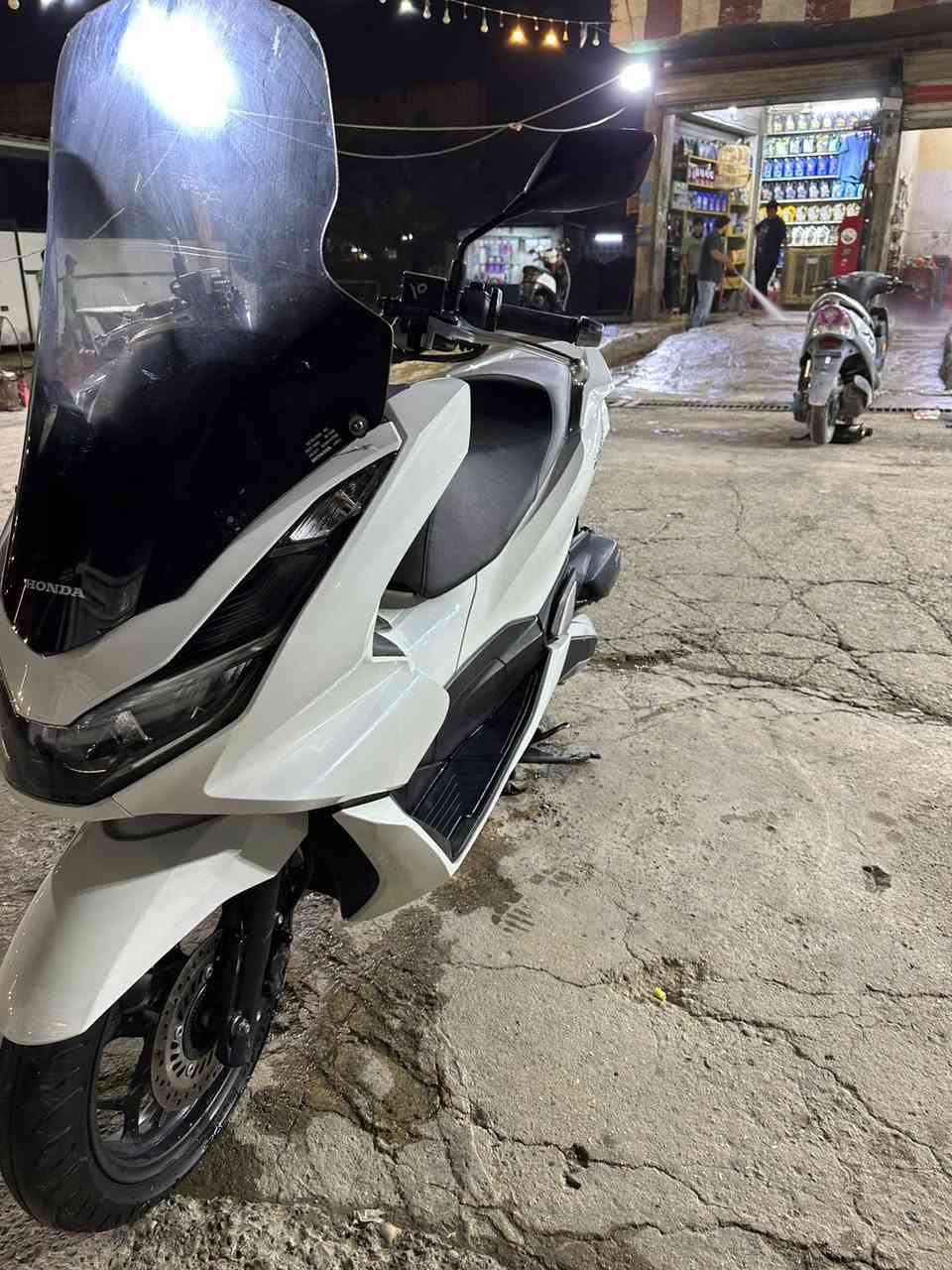 Pcxجيل رابع 
ماشيه 15
ياباني  دراجه نضيفه زيرو 
***********
