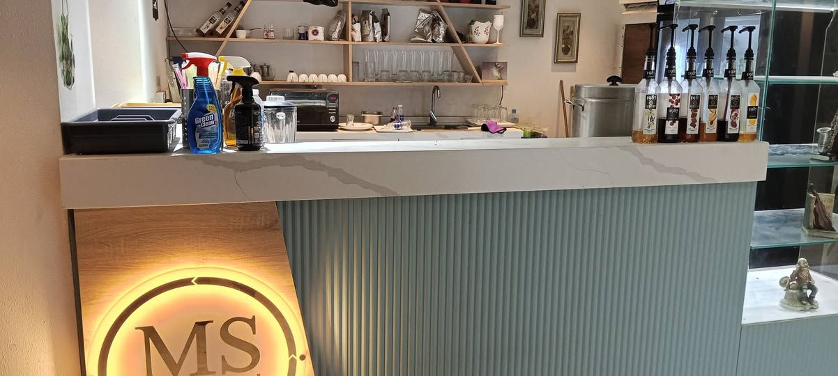 مطعم للبيع بالكامل مساحة 400 متر
تجهيز درجة أولى مجهز من كلشي ما ناقصه أي شي 
للاستفسار التواصل على الرقم ***********
