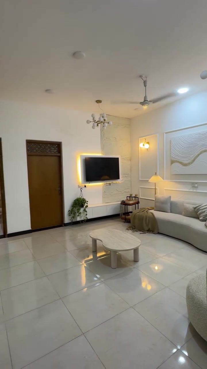 للبيع بيت مساحة 160 متر
📍الديوانية – الحضارة  

شارع أسواق طيبة، فرع قسطاس سيد أحمد شوي

يتكون من:

- غرفتين  

- صالة  

- استقبال  

- مطبخ  

- طارمة مرتبة  

الطابق الثاني مبني بي صالة ومطلع للسطح، ويصلح للتوسعة أو البناء مستقبلاً حسب الرغبة.

للستفسار الاتصال على رقم ‭0784 230 8409‬
