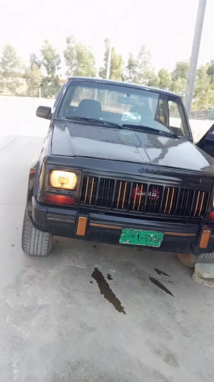 جيب شيروكي موديل 1992كير ومحرك بطه 3000رقم نينوى اخضر سنويه بيضاء شرط التحويل صبغ عام جماليه كيرها بي ضعف. يعوزها بعض الترتيبات فول تماتيك كهربائياتها شغاله  سعرها 30وبيها مجال يرهم مراوس. بتكسي والباقي اقساط كل شهر انطي 3اوراق   مكاني موصل
رقم الهاتف
 ***********اسيا 
***********كورك

