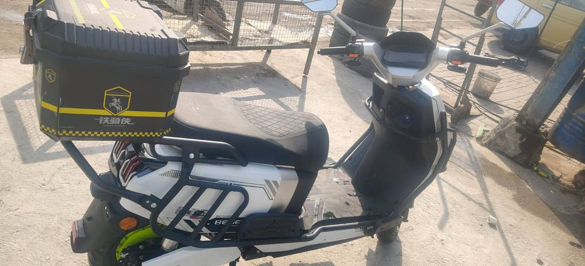 السلام عليكم دراجه البيع شحن صار شهر من ماخذه العنوان الشعب شارع الصحه السعر 600الف وبيه مجال حك الجيه *********** واتساب
