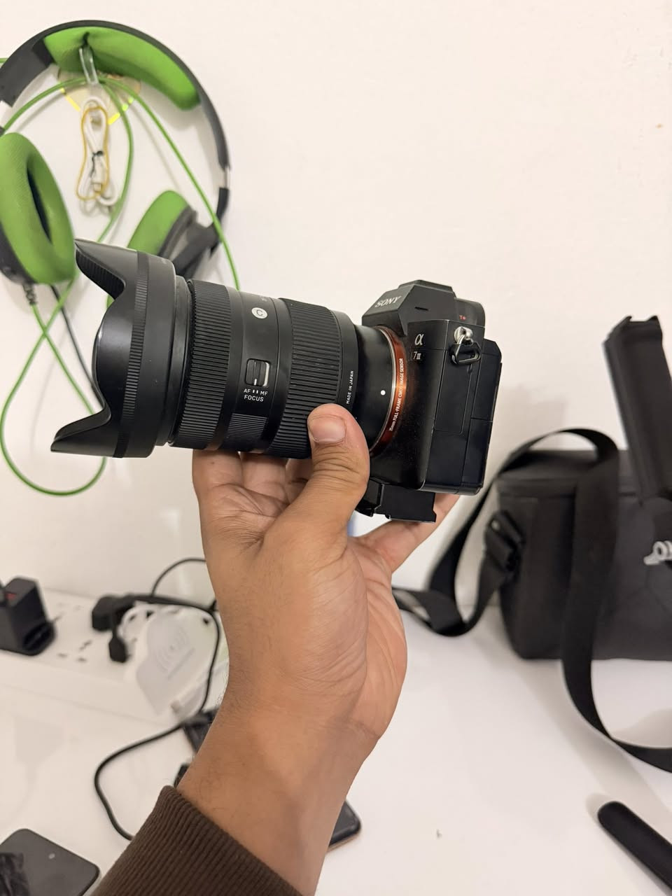 السلام عليكم سوني a7lll  اي سفن مارك ثري مع عدسة 28-70  ملاحظة الشخط في العدسة ممأثرة بكلشي عالفحص 
السعر الأتصال بالرقم ***********
