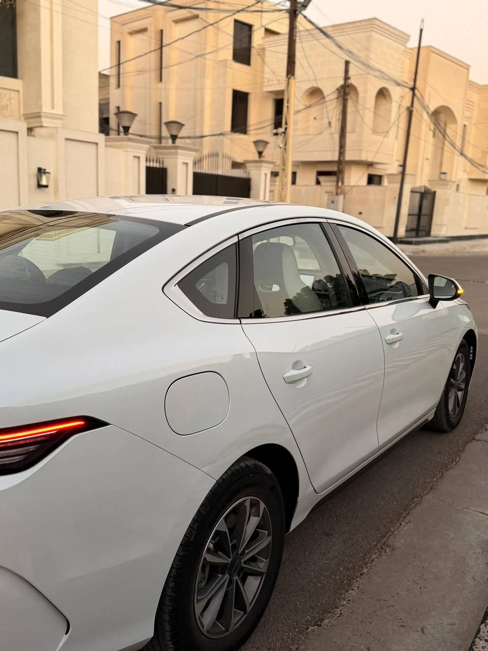 بي واي دي دستروير للبيع…
. رقم بغداد بأسمي ماشية 1000 الف  كلي 
مكفولة من الصبغ والبارد والتكحيل بيها ملاحظات بسيطة سياره بوضع شركه  موضحة بالصور. 
السعر: 19 و600 وبيها مجال للشراي
العنوان: بغداد- الدورة ***********
متواجد فيس وواتساب.
