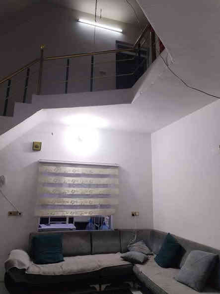 بيت ١٠٠ متر للبيع خدمات فول 
فول سيراميك بناء حديث طابقين
درج داخلي وخارحي
طابق الاول غرفة نوم ومطبخ واستقبال وصحيات
وكراج
طابق الثاني
غرفتين نوم
وصحيات
وبيتونه
العنوان كركوك ١٦ اب الأولى 
السعر ٥٥ مليون وبي مجال
للمزيد اتصل بالرقم
***********
