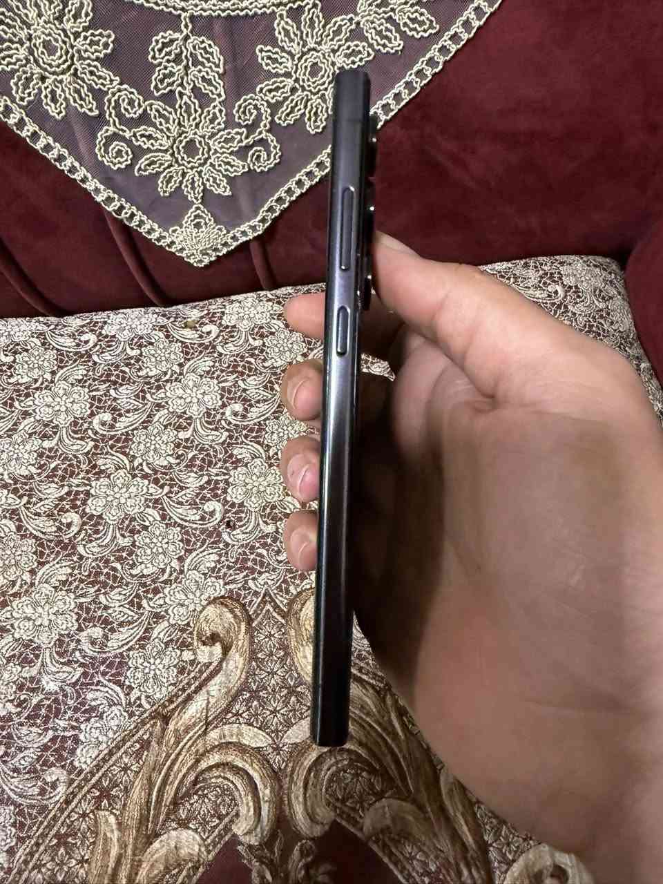 السلام عليكم 
S23 الترا
ذاكرة 256
شرق اوسط شريحتين 
بدون كارتون فقط كابل سعر 450 وبيه مجال
مكانيّ كاظميه 
مستبدل شاشه صيني درجه أولى وبيه فطر خفيف بالضهر مثل ما موضح 
***********
