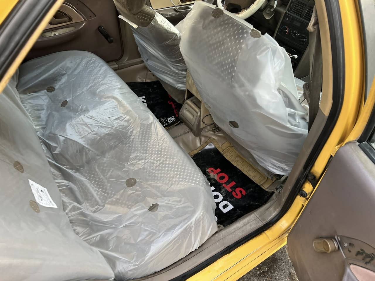 سلام عليكم سياره بيجو لميس موديل 2015 كير ومكينه وغرفه وصدر كله جديد بيها طخه بل باب اصبعين على بارد وبل جاملخ  سنويه28 مصفره هيئه وغرامات مكفوله سعر 33مجال قليل مكاني بغداد ***********
