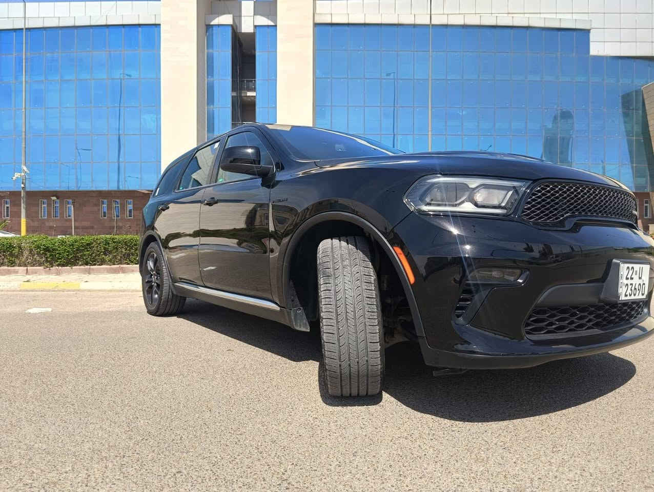 السلام عليكم ٠٠٠٠

دوج دورنكو RT  V8 5700 موديل 2023  بوليسي
 لون إسود  وارد امريكي 
 بصمة 
السيارة جديدة عدادها ٤٣الف مايل 
رقم اربيل باسمي هزه وفحص جديد 

حادثها جدا بسيط مثل مموضوح بصور

باب  خلف سايق 
 مبدل ابلاد نفس لون اصلي يعني امريكا اجت  وبنيد بدلته اصلي ابو فتحات للجماليه
المواصفات 
دوج دورانكو ٢٠٢٣ RT  
ويل كب حجم 20 مع طقم تاير  جديد
لايتات امامي زينون مع حاجب LED
بلوجكترات 

حساسات خلفية 
كاميرا خلفية اصل
دبل كزوز رياضي مع كزوز رياضي منظومة كاملة 
اشارات بالمرايا 
السيارة ويل درايف 
 
تحكم ستيرن جهتين متكامل امامي خلفي والبلوتوث والحاكية وتحكم الصوت
شاشة دشبول متكاملة لمجموعة من الايعازات وهذا معروف بالدورنكو 
منافذ ال USP , AUX  شحن لاسلكي 

مقاعد جلد ، الخلفيات VIP
٧ راكب 
٣ قطع تبريد
تحكم بالتبريد الخلفي منفصل
للاستفسار يوجد واتساب ع الرقم
العنوان بغداد الغزاليه  الكفائات

رقم صاحب  ابو امجد 

*********** 
.:: السعر270ورقه وبيه مجال السياره جديده اخوان باسم الله ماشاء الله بغداد, العراق
