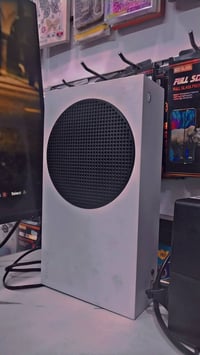 اكس بوكس سيريس اس نضيف كلش مع ملحقاته شاشه 120 افريم + جهاز UPS + يده ...