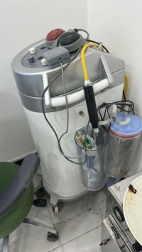 متوفر للبيع مستخدم يوم واحد فقط  جهاز شفط جراحي طبي (Medical Suction M...