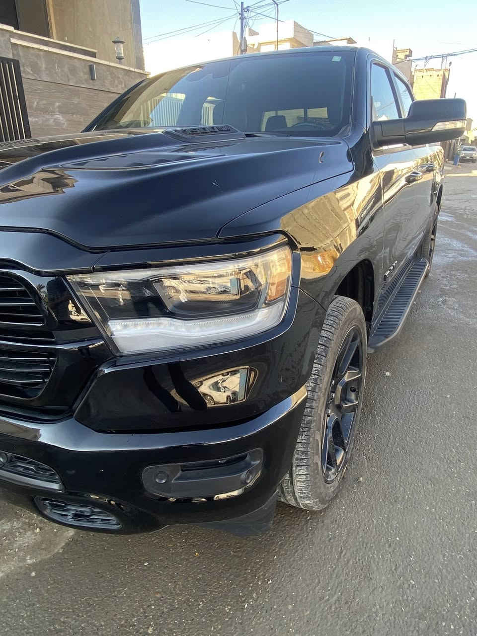 دودج رام سبورت DODGE
RAM SPORT 

الموديل : 2022

اللون : اسود 

المحرك : V8. 5.7L هيمي

 ماشية 26800  كيلو متر*

 حادث جداً خفيف فقط تعديل  الدعامية  الاماميه والخلفيه بدون تبديل فقط صبغ*
  
المواصفات :

⭐️ بانوروما 

⭐️ دفع رباعي 4×4 .

⭐️ شاشة كبيرة .

⭐️ زنون الايت مع الكشاف .

⭐️  لايت LED .

⭐️  نظام التوقف الذاتي الخلفي

⭐️ بصمة تشغيل بصمات على الابواب 

⭐️ تشغيل عن بعد .

⭐️ مقاعد جلد رياضية اسود 

⭐️ المقاعد الاماميه تدفئة وتبريد . كهرباء

⭐️ تدفئة ستيرن . 

⭐️ المقاعد الخلفيه تدفئه 

⭐️ نظام خرائط  GPS . 

⭐️ حساسات امامية وخلفية .

⭐️ كاميرا خلفية دواره 

⭐️ دواسات جانبية . 

⭐️ تبريد خلفي.

⭐️ ⁠ويل حجم 22 

⭐️ المرايا الجانبية قابلة للطي كهربائيا 

⭐️ الشباك الخلفي كهربائي .

⭐️ غطاء جلد للبودي الخلفي .

⭐️ دواسات البنزين والبريك قابلة 
       للتعديل كهربائياً. 

⭐️ هاند بريك كهربائي . 
 
⭐️ مرايا بخاصية التعتيم الذاتي 

السيارة جاهزه ومناقصها اي شي فضل من الله 

السعر 38,000 $ الف دولار

 ⭐️- مكان السيارة بغداد اليرموك

***********📲
