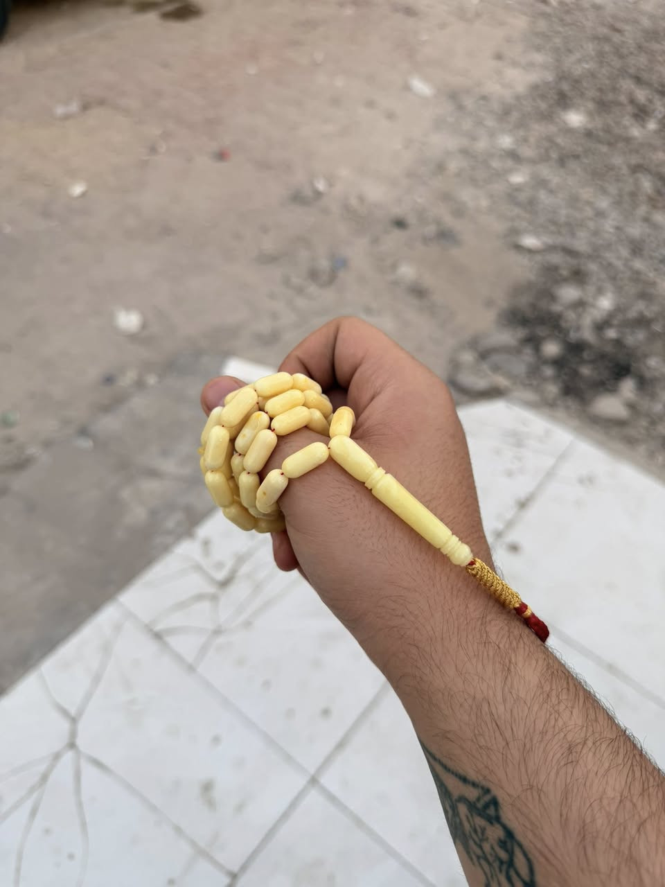 سبحة كهرب حر طبيعي بولوني كصه كبسولي جبسي بالكامل بياض تبارك الرحمن مال كويت 🇰🇼 قطعه قويه كلش مثل ما واضح وزن 29 غرام جوه السوك الغرام ب 8$ شراي اتصل او راسلني واتساب رقمي *********** عنواني بغداد الشعب
