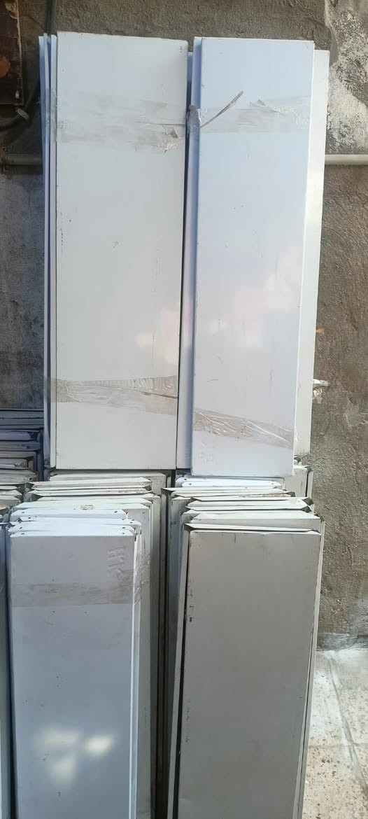 للبيع رفوف تجهيز محلات الاتصال *********** وتساب العماره حي الحسين الجديد مقابيل السوك الاخضر شارع ابو شاكر
