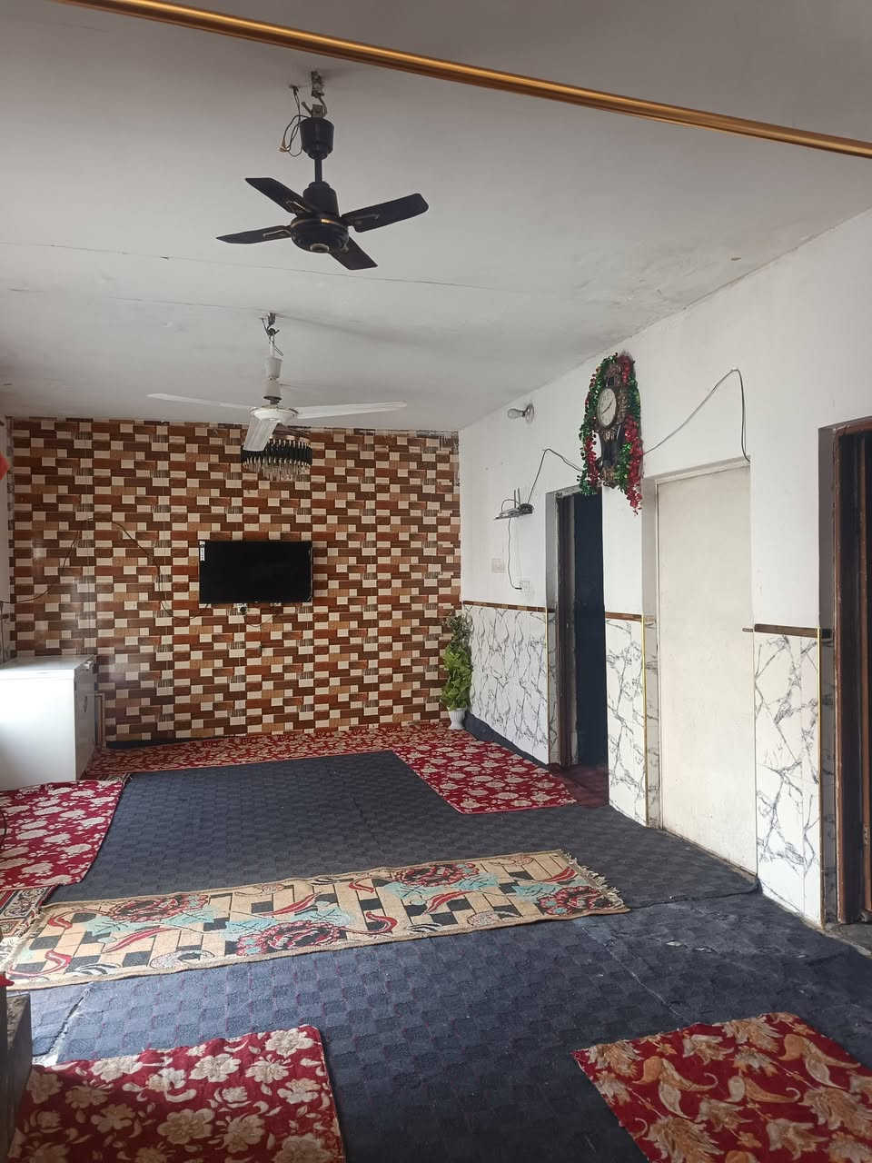 سلام عليكم بيت للبيع مساحة ١٥٠ اصلاح زراعي مشمول بتطويب تفاصيل البيت
غرفه _مطبخ _صاله كبيره _ستقبال كامل الخدمات ماء كهرباء تبليط موقع البيت الباشيه قرب السيطره شارع البوعبدان سعر 20بيه مجال للاستفسار تصال ع رقم ***********
