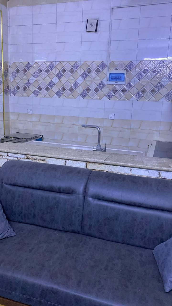 شقة مفروشة للإيجار بـ زيونة – ظهر مول زيونة / عمارة الملاك.
مساحتها 80 متر، بيها:
غرفة نوم كبيرة، صالة واسعه، مطبخ مرتب، منور وخدمات.
المكان راقي وقريب عالمول.

📞 ***********
