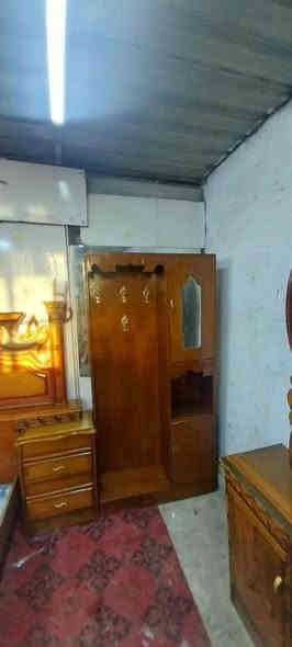 غرفه ام ٦ ملحق صاج كامله تحتوي على يدات جدد قفاله جدد صبغ تلميع جديد متواجد علخاص اكو توصيل رقمي ***********ابو جود سعره ٥٠٠ لف
