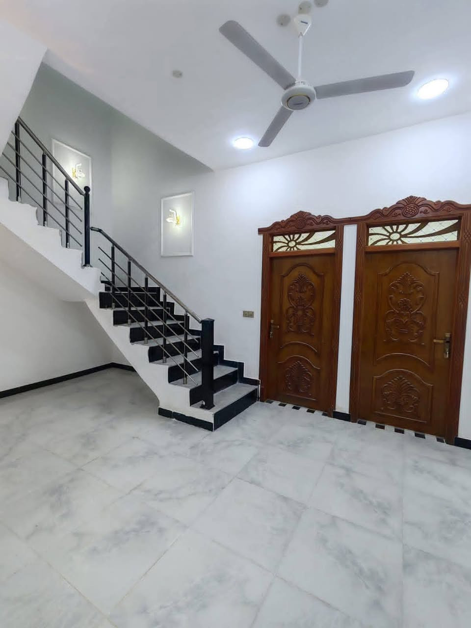 أسعد الله اوقاتكم بكل خير 💢
متوفر دار سكان البيع المساحه 200متر 

موقع البيت البصرة أبو الخصيب شارع كوت ثويني قريب علا صيديله

موقع راقي 🟥 

البيت يحتوي علا

3قرف منام 

وصاله

ومطبخ

ديوان 

صحيات داخلي وخارحي 🔷 

وكراج سياره بيت كلش حلو ومرتب🟥

نوع العقار طابو زراعي عراقي سند 25 

سعر البيت ب123اوبي مجال 

الستفسار والنتصال علا 

***********
