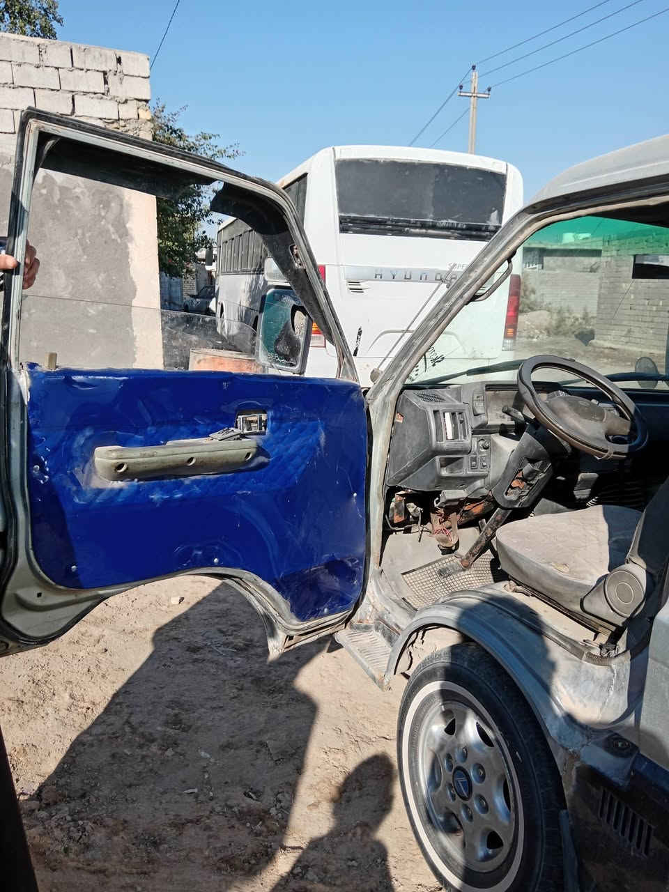 سلام عليكم
كيا بسته موديل 1994 رقم بغداد ابيض السيارة اجره عبريه السيارة خير من الله جاهزة للشغل  ما اكو نقص بيها شي السنويه 2027 تريد تحويل تريد وكالة السيارة جديدة  السعر (45) وبيها مجال 
المكان البصرة قضاء المدينة  رقم الموبايل ***********
*********** واتساب
