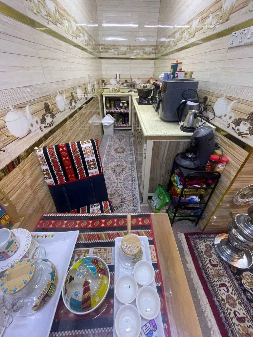 مشتمل للبيع ركن 60م واقع حال 64م في منطقة البنوك / خلف شارع الفتلاوي قرب الشارع العام محلة 319
 واجهـة 8م* نزال 8م
يحتوي على مدخلين
الطابق الارضي 
( مدخل استقبال منفصل ) 
 مطبخ 
+ منـور 
+ حمام كبير 
الطابق الاول
2 غرف نوم كبيرة + خدمات
الطابق الثاني 
بيتونه كبيره تنفع مخزن + سطحين امامي وخلفي كبيرين 

للاستفسار الاتصال بالرقم او مراجعة مكتب الجوهرة للوساطة العقارية الكائن في شارع الكنيسة 
***********
