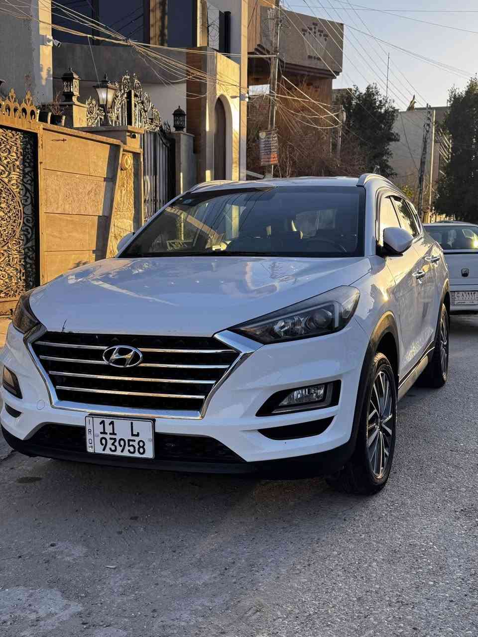 سلام عليكم

توسان 2020  خليجي فول مواصفات عدى الفتحة 
السياره بيها حالوب بسيط قماره وبنيد وبيها طخه بسيطه بلباب والباقي مكفول 
مواصفات 
بصمه ابواب +تشغيل 
كراسي عدد 2 كهرباء 
شاشه 
كامره خلفي دوار 
مشدودله منظومه كامله زنون اصليه 
لد نهاري 
حساسات 
شاحن واير ليس 
شاشه اعطال 
تحكمات فول 
تغير وضعيات قياده 
وبعد اهواي مواصفات 
مكانها بغداد جكوك
السياره رقم دولي جديد وبأسمي تحويل ثاني يوم 
السعر 185 وبيها مجال ان شاءالله 
***********
