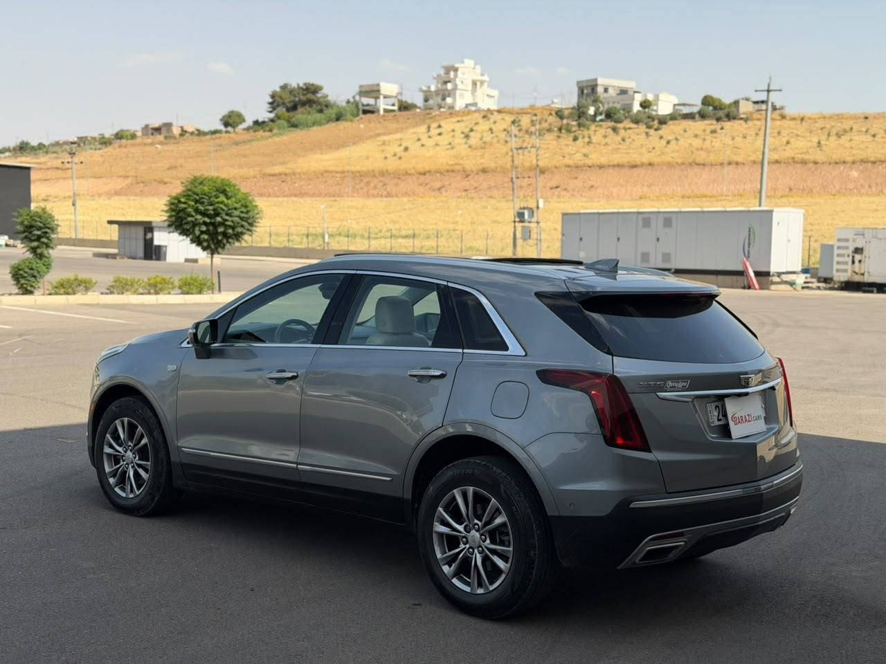 كاديلاك -400-xt5 
موديل 2023 
ماشية 46 الف مايل 
مواصفات فول واحد على واحد
محرك 6 سلندر
داتاشو 
بانوراما 
كاميرة 360 
ردارات 360
اوتو بارك 
مراية داخلي كاميرة
كشن خزن 
كشن تبريد تدفئة
حساسات امامي خلفي 
تشغيل عن بعد 
صندوق شفت 
داخل كريمي 
ملاحظة سيارة 
نص بوند بدون دواخل 
جملغ امامي باب سائق صبغ 
سعر 235 بيها مجال للطيبين 
واتساب *********** دهوك, العراق
