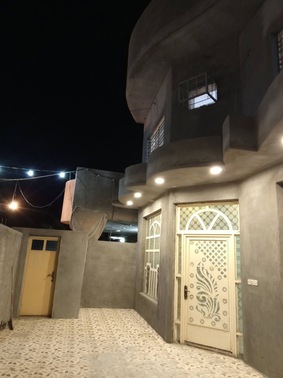 سلام عليكم مرخصت الادمن
بيت للبيع 
صالة + غرف نوم 3+حولي 2 في الطابق الاول و الثاني
طرمة كراج صحيات داخل و خارج مطبخ كبير 
المساحة 210
العنوان الطارمية شارع الشهداء 
قرب جامع عمر بن العزيز 
للئستفسار على هذه الأرقام
***********
***********
