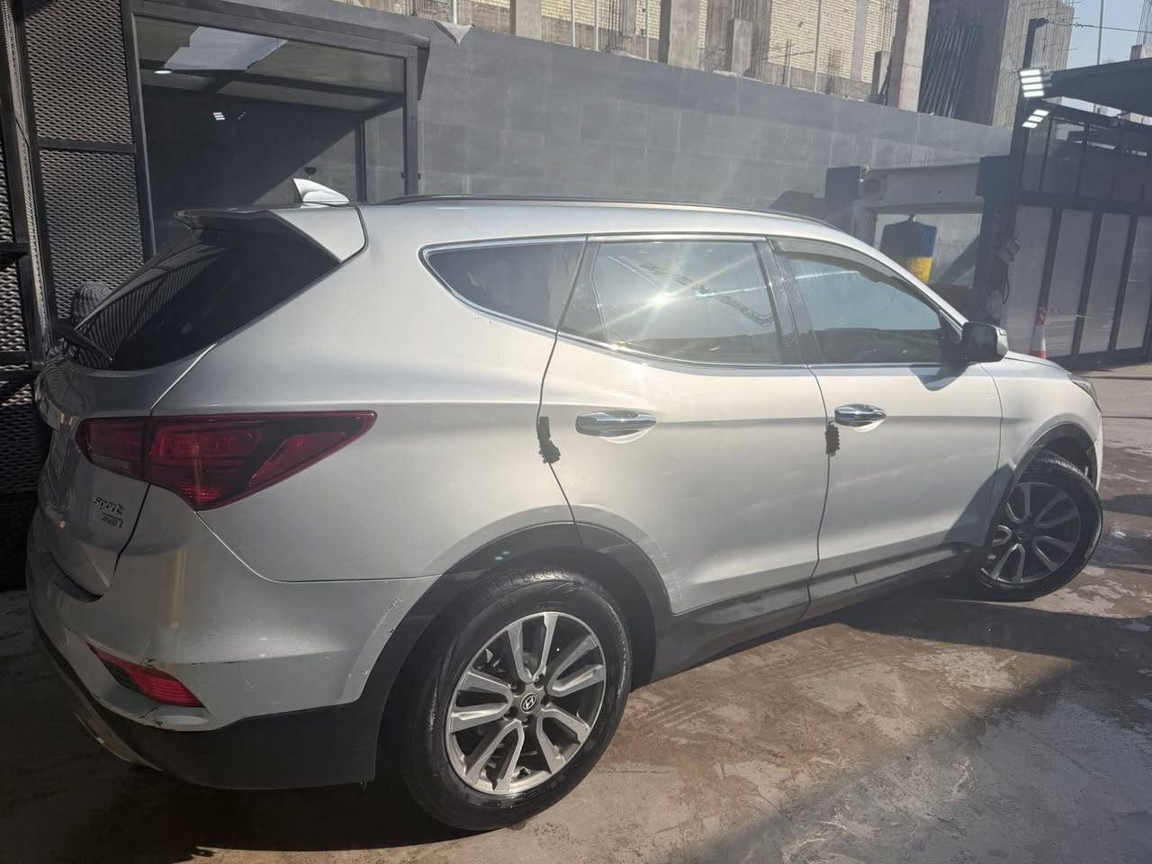 السلام عليكم سنتافيا ٢٠١٧ للبيع 
فولل مواصفات

حادثها نص الجاملغ الايمن

وشبر من يم قبق البانزين

السيارة بدون ايرباك

السيارة حلوة ونضيفة وخير من الله 

فئة ال sport ميحتاج احجي شنو مواصفاتها لان معروفة 

والسيارة دفع رباعي نضيفة ومرتبة 

السعر ١٦٧ وبيها مجال حلو 

للاستفسار الاتصال على الرقم ***********
