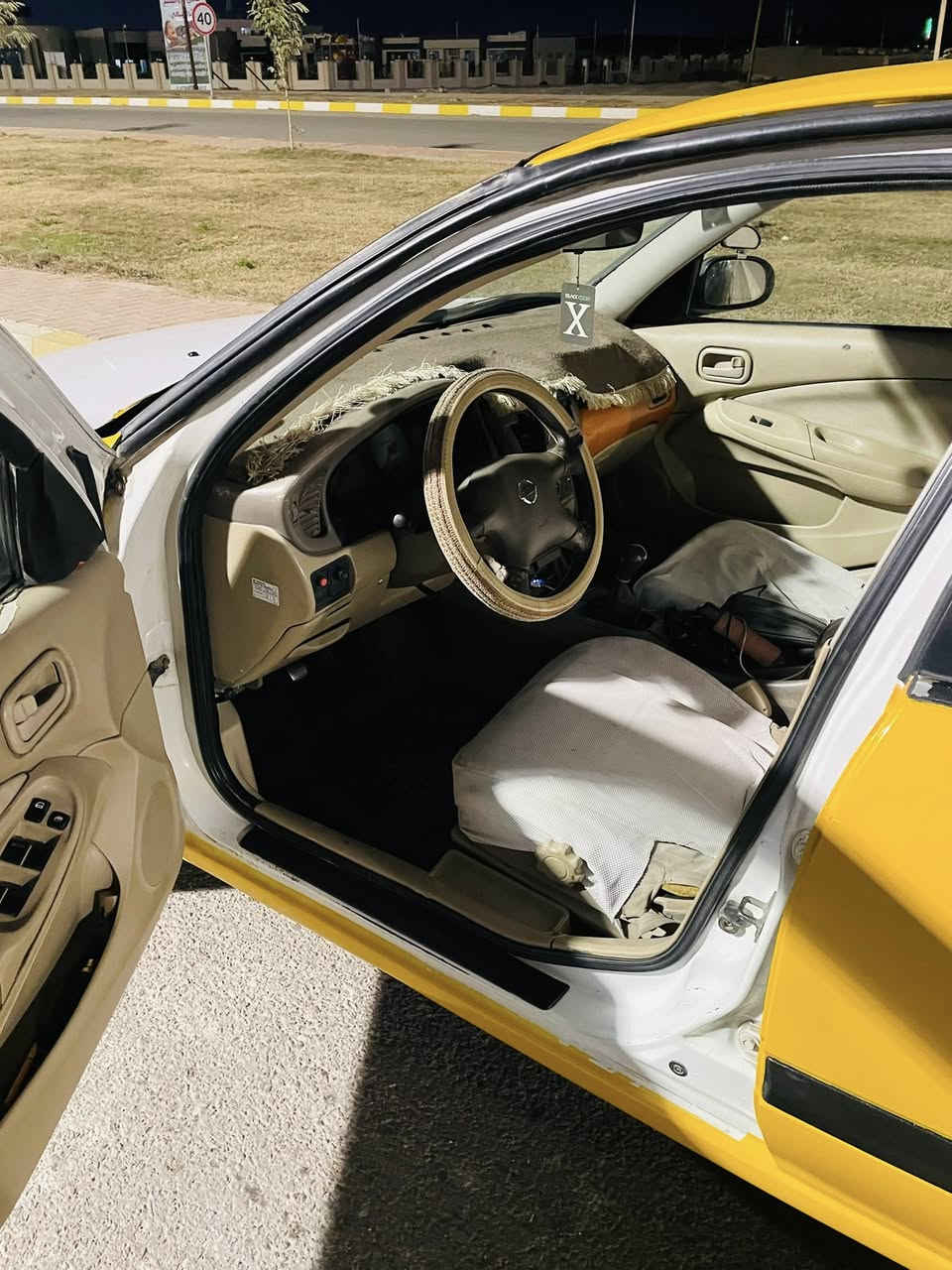 سلام عليكم 
للبيع نيسان سني 
2010 
كير عادي رقم انبار 
كلش نضيفه مابيه عيب 
سعره 75 وبيه مجال 
مكاني رمادي ***********
