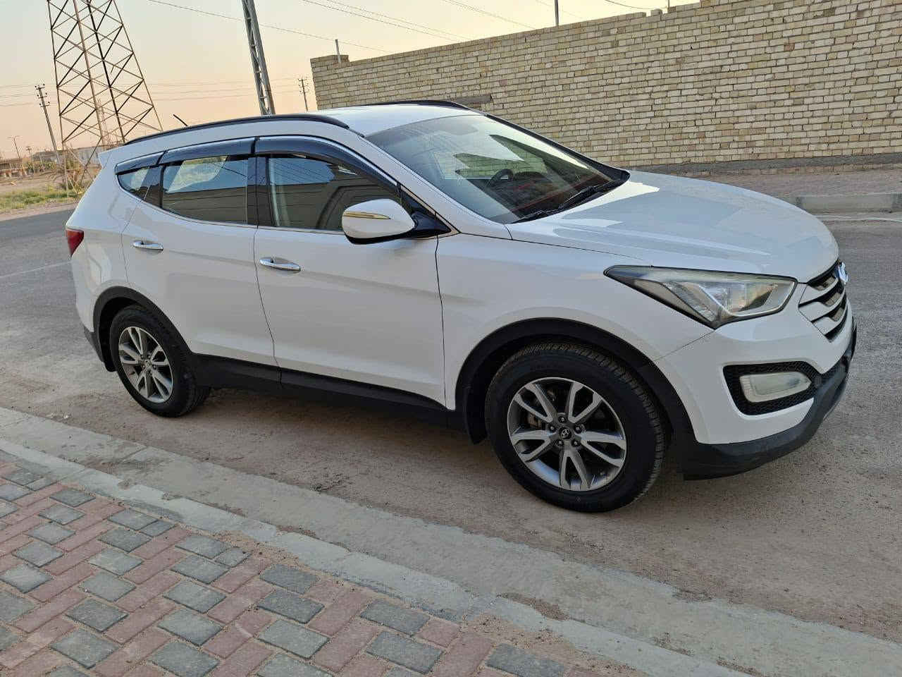#للبيع_أو_ مراوس بسبورتج 
 ١٧ او ١٨ او ٢٠  مع الفرق
 هيونداي سانتافي 🚗✨
​الضرر شبر بالجاملغ الأمامي فقط
• ​الموديل والمواصفات: سانتافي موديل ٢٠١٣ خليجي محرك اربعه سلندر دوش سبعه راكب  
• ​التدفئة والتبريد: شغال وفول فول 🥶🔥.
• ​التايرات: تخم تاير جديد.
• ​الوضع الميكانيكي: كير ومحرك مكفولات بشرط الفحص والتدقيق.
• ​الأوراق والسنوية: بشرط التحويل وملكية مضمونة 📄.
• ​المكان: الأنبار - الفلوجة 📍.
​السعر: (١٥٥ بيه مجال )
للتواصل والاستفسار: (***********)
