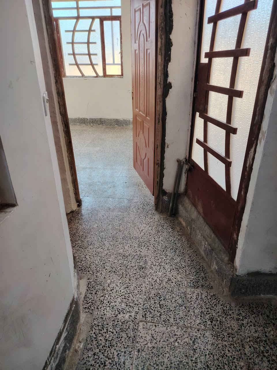 مشتمل للايجار مساحتة ٧٠ متر طابقين غرفتين نوم وصالة ومطبخ وحولي وكراج صغير
السعر ٥٠٠
الغزالية  نهاية شارع قاعة عبلة شارع محمود القيسي
***********
***********
