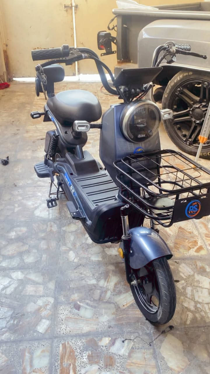 سلام عليكم دراجه شحن ماعرف نوعها مثل ما بالصوره جاهزه تشغيل عن بعد سويجين 3سرع  تمشي 40حقيقي عمليه وتتحمل وزن 100كيلو  تاير خلفي جديد توني شاده  مكاني بغداد الشعب شارع عدن
***********
 السعر 210
